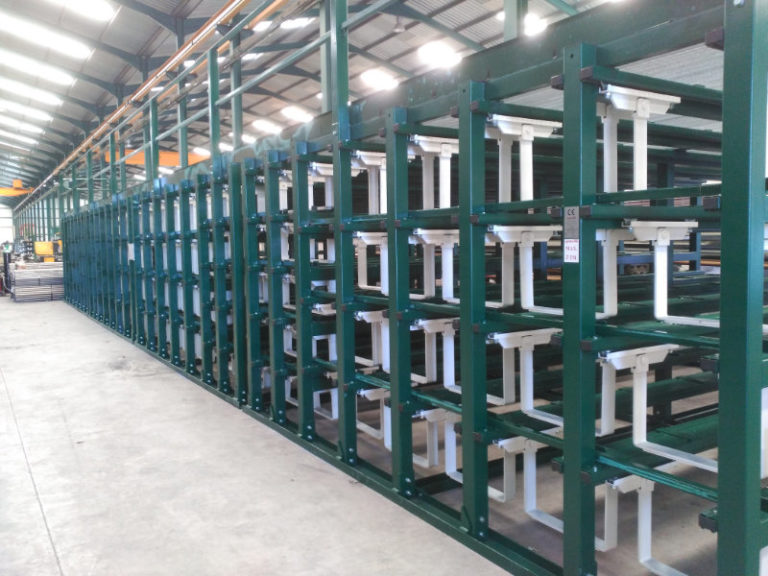 Sistema de almacenamiento de perfiles largos entre columnas